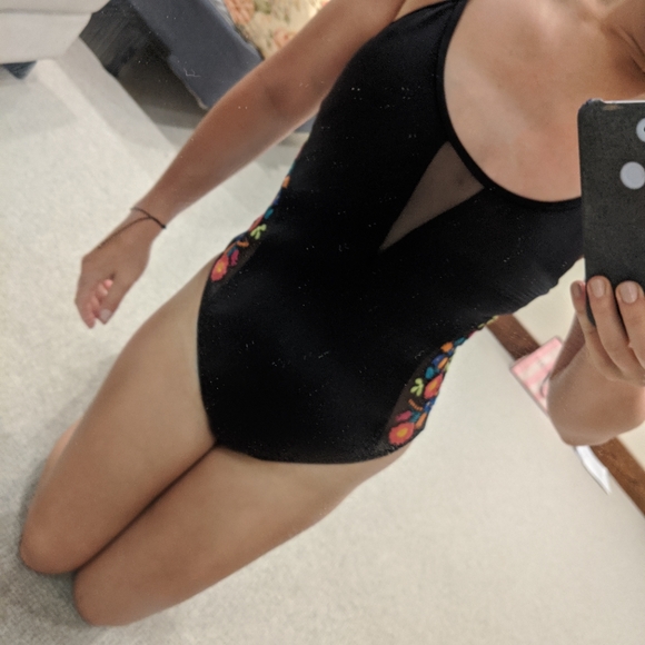 Bathing suit - Picture 1 of 5